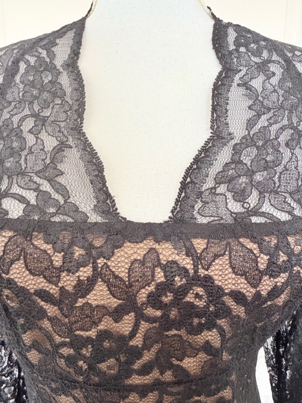 NWT Laundry by Shelli Segal Black Lace Bell Sleeve Mini Dress - Size 6 - Picture 3 of 16
